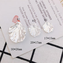 Load image into Gallery viewer, White Acrylic Flower Pendant, Acrylic Petals, Imitation Shells, Acrylic Drop Charm for Jewelry Making, DIY Beads Finding MY117