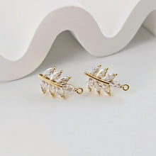 تحميل الصورة إلى عارض المعرض، أقراط على شكل ورقة من الزركونيا المكعبة، مطلية بالذهب مع حلقة، مضادة للحساسية، أدوات يدوية الصنع، لوازم صنع الأقراط بنفسك D0259