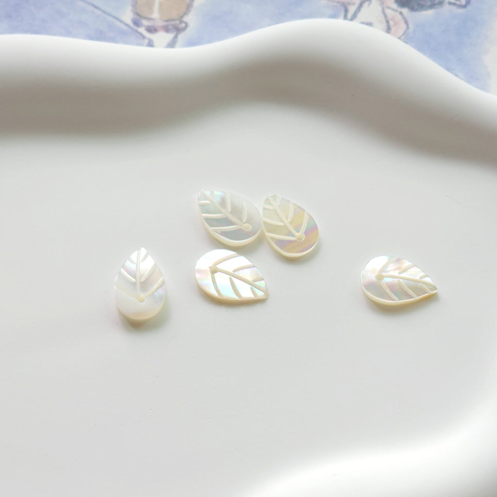 Leaf Shape White Mother-of-Pearl, MOP Shell Pendant, White Nacre, Shell Charm, Mother of Pearl Jewelry Making Findings RY001