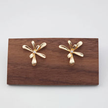 Load image into Gallery viewer, Flower Earring Post with Loop, S925 Silver Pin, 18K Real Gold Plated Brass Stud Earring With Loop, Nickel Free, Earring Finding ZX207