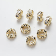 Cargar imagen en el visor de la galería, Cuentas espaciadoras redondas con forma de flor de corazón, chapadas en oro de 14 quilates, cuentas con espaciado de agujeros de circonita, cuentas para hacer collares y aretes, accesorios de joyería SC014