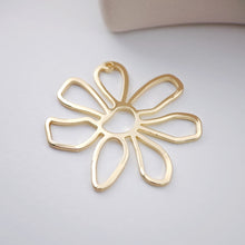 Load image into Gallery viewer, Gold Gerbera Charms, 14K Gold/Silver Plated, Flower Pendant, Bracelet Making Pendant D0022