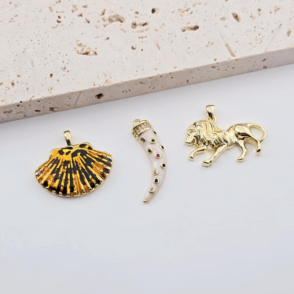 Enamel Shell Charms, Horn Pendant, Lion Pendant, 18K Gold Plated, Jewelry Making Pendant S1274