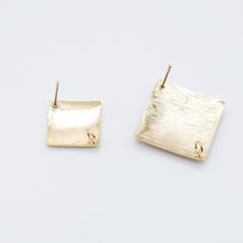 Cargar imagen en el visor de la galería, 10 piezas de pendientes cuadrados dorados con aro, sin níquel, talla S/M, con aro, hipoalergénicos, ZX109