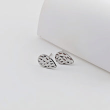 تحميل الصورة إلى عارض المعرض، قرط أذن متدلي مطروق مع حلقة، عمود فضي، مطلي بالروديوم، خالٍ من النيكل، أقراط أذن على شكل قطرة، نتائج صناعة المجوهرات ZX274