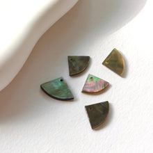 Load image into Gallery viewer, Fan Shape Black Mother-of-Pearl, MOP Shell Pendant, Engraved Black Nacre, Shell Charm, Shell Jewelry Making Findings RY042