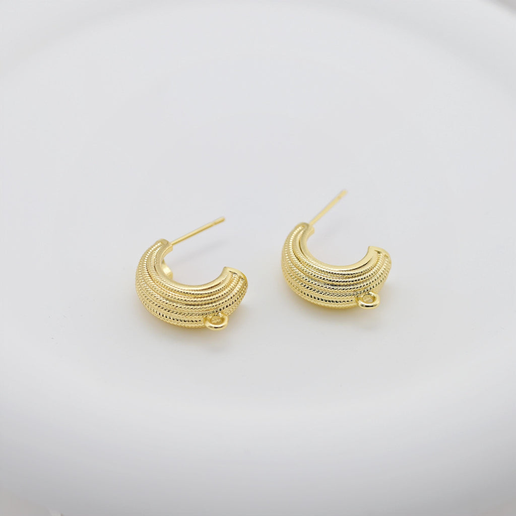 Pendientes de botón en forma de C, chapados en oro de 18 quilates, sin níquel, hipoalergénicos, D0353