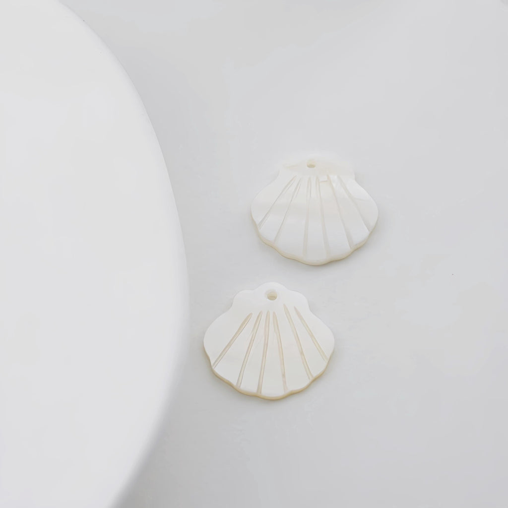 Scallop Shape White Mother-of-Pearl, MOP Shell Pendant, Fan-shaped White Nacre, Shell Charm, Mother of Pearl Jewelry Making Findings RY019
