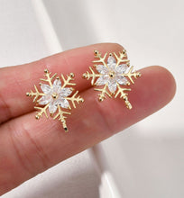 تحميل الصورة إلى عارض المعرض، قرط ندفة ثلج عيد الميلاد مع حلقات، أقراط فضة عيار 925 خالية من النيكل، مرصعة بحجر الزركونيا المكعب، نتائج قرط مضادة للحساسية YL004-CX099