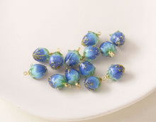 Cargar imagen en el visor de la galería, 5 mini colgantes de fruta de fresa, de resina, para hacer joyas, cuentas DIY GZ289