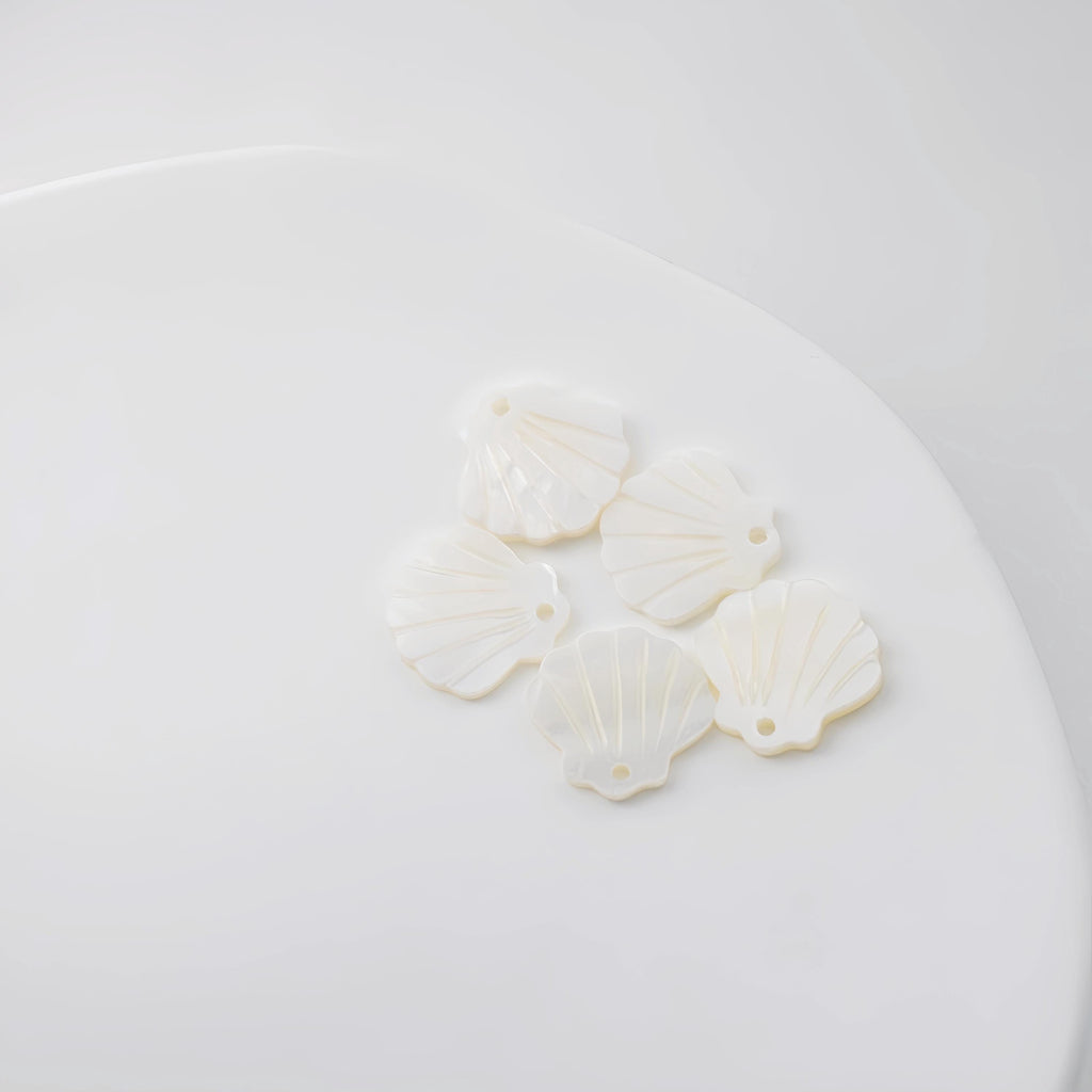 Scallop Shape White Mother-of-Pearl, MOP Shell Pendant, Fan-shaped White Nacre, Shell Charm, Mother of Pearl Jewelry Making Findings RY019