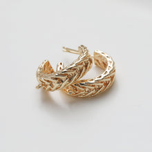 Cargar imagen en el visor de la galería, Pendientes de botón en forma de C, chapados en oro de 14 quilates y plata de ley 925, sin níquel, hipoalergénicos, JG044-D0360