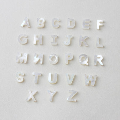 Alphabet Letter Charm, Natural Shell Initial Charm, Personalized Minimalist Letter Charm for Necklace Bracelet Making ZZ069