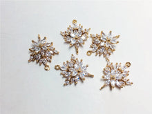 Cargar imagen en el visor de la galería, Dije de flor, colgante de flor de cristal de circonita cúbica, dijes para pendientes de circonita cúbica, dijes para pendientes de latón chapado en oro auténtico, accesorios de joyería STG021-F207