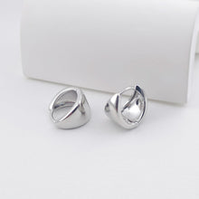 Load image into Gallery viewer, Gold Round Ear Hoops, 18K Gold/Silver Plated Leverback Earrings, Huggie Hoops Earring D0577