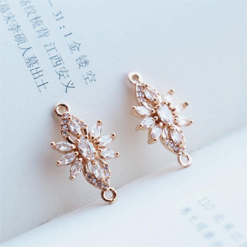 2 colgantes de flor con forma de flor de cristal de circonita cúbica, de latón chapado en oro auténtico, accesorios de joyería JY059-F073