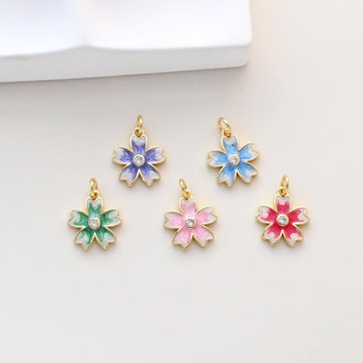 Dijes de flores esmaltadas pequeñas, colgante chapado en oro de 18 quilates, dijes para collares y pendientes, accesorios para bisutería S1319