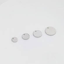 Cargar imagen en el visor de la galería, 10 colgantes redondos chapados en oro de 14 quilates con aro, dije redondo de plata, accesorios para bisutería QR041-D0010