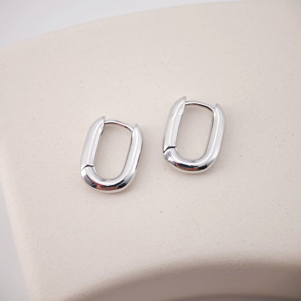 Gold U Shape Hoop Earring, 15.7*12mm, 18K Gold Plated Leverback Earrings, Huggie Hoops Earring D0122