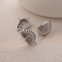 Cargar imagen en el visor de la galería, Pendientes de caracola con aro y colgante, chapados en oro de 18 quilates, sin níquel, hipoalergénicos, GZ781