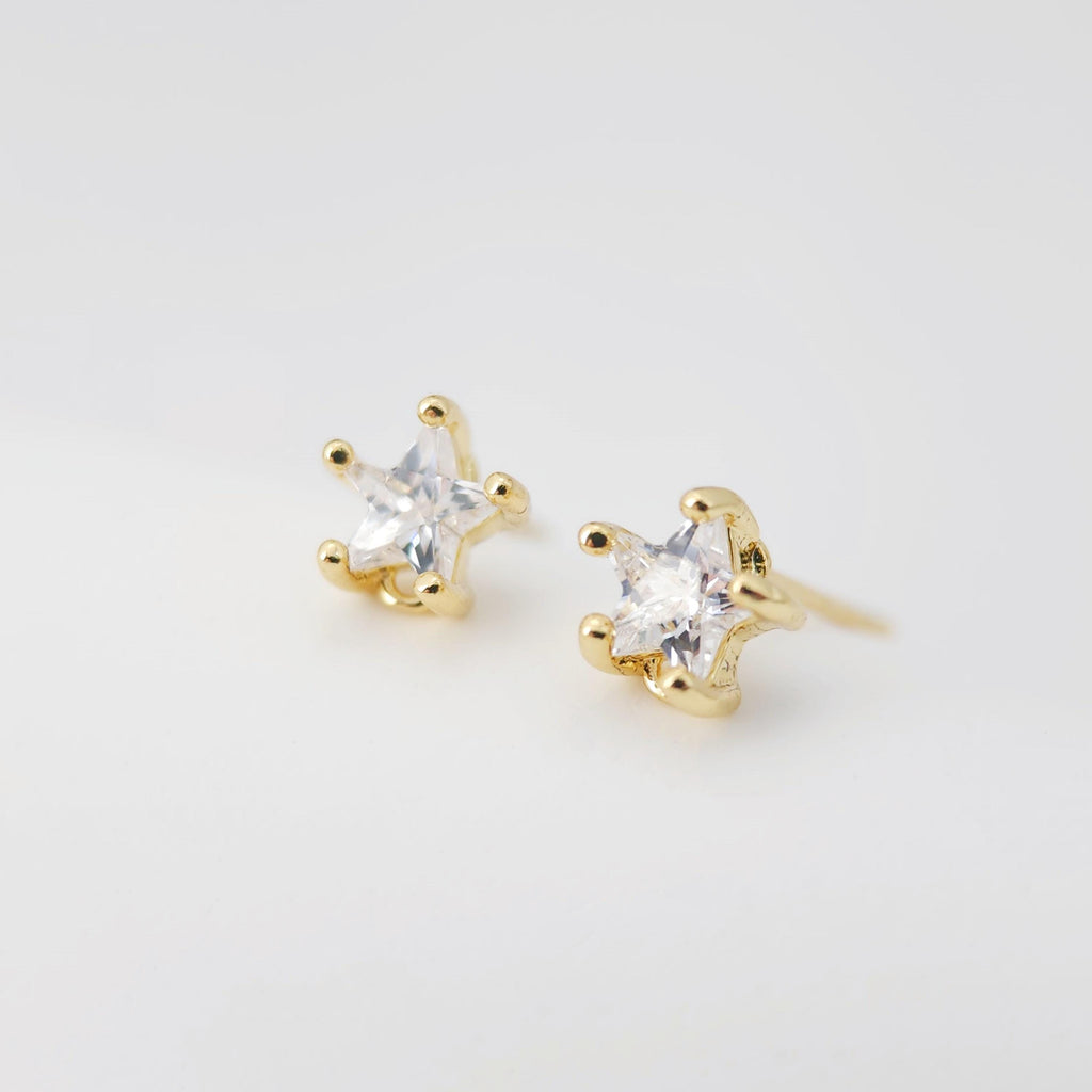 Poste de oro de 18 quilates con pavé de circonitas cúbicas estrelladas de 9 x 9,3 mm. Pendientes de botón sin níquel. Accesorios hipoalergénicos D0248.