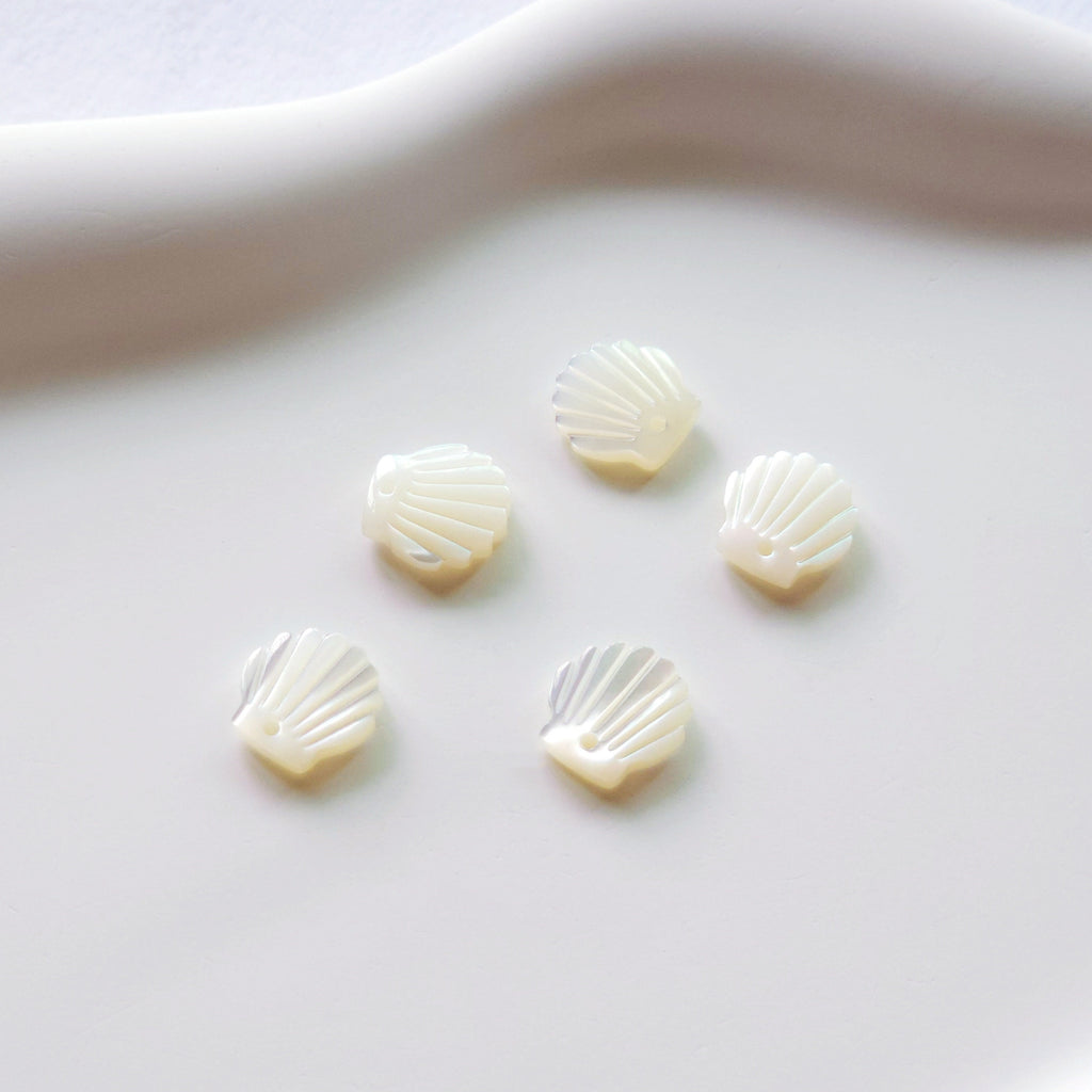 Scallop Shape White Mother-of-Pearl, MOP Shell Pendant, Fan-shaped White Nacre, Shell Charm, Mother of Pearl Jewelry Making Findings RY008