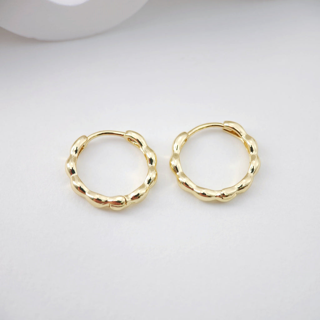 Gold Wavy Hoop Earring, 16mm, 18K Gold Plated Leverback Earrings, Huggie Hoops Earring D0104