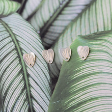 Load image into Gallery viewer, Heart White Mother-of-Pearl, MOP Shell Pendant, Shell Charm, Mother of Pearl Jewelry Making Findings RY066