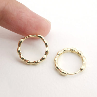Gold Wavy Hoop Earring, 16mm, 18K Gold Plated Leverback Earrings, Huggie Hoops Earring D0104