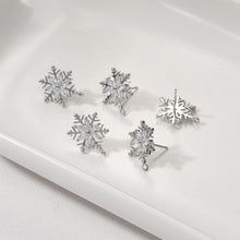 تحميل الصورة إلى عارض المعرض، قرط ندفة ثلج عيد الميلاد مع حلقات، أقراط فضة عيار 925 خالية من النيكل، مرصعة بحجر الزركونيا المكعب، نتائج قرط مضادة للحساسية YL004-CX099