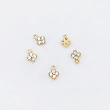 تحميل الصورة إلى عارض المعرض، 10 قطع من حُلي الزهور الصغيرة المكعبة، مطلية بالذهب عيار 18 قيراطًا، قلادة زهور، حُلي لصنع القلائد والأقراط، 6×8.5 مم، قطع مجوهرات S20494