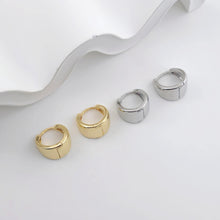 Load image into Gallery viewer, Gold Round Ear Hoops, 18K Gold/Silver Plated Leverback Earrings, Huggie Hoops Earring D0577