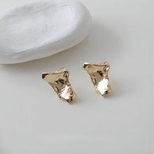 تحميل الصورة إلى عارض المعرض، قرط أذن مطروق غير منتظم، ذهب/فضة عيار 14 قيراط، أقراط فضة S925 خالية من النيكل، قرط أذن على شكل عقدة مع حلقة GE027