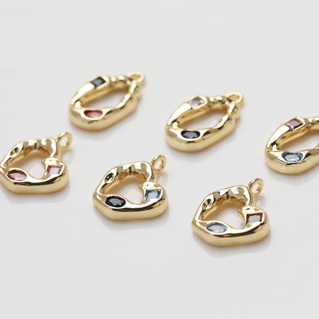 Colgante de circonitas cúbicas de colores, ovalado irregular, con forma de corazón, calado, chapado en oro de 18 quilates, GZ382