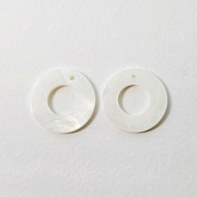 Load image into Gallery viewer, 10pcs Circle Round Shape Shell Pendant, Shell Charm with Holes, Earring Making Findings, Jewelry Making Findings RY057