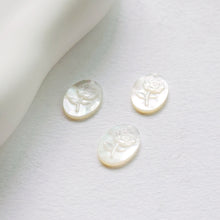 Load image into Gallery viewer, Oval-shaped Rose Mother-of-Pearl, MOP Shell Pendant, Engraved White Nacre, Shell Charm, Mother of Pearl Jewelry Making Findings RY031