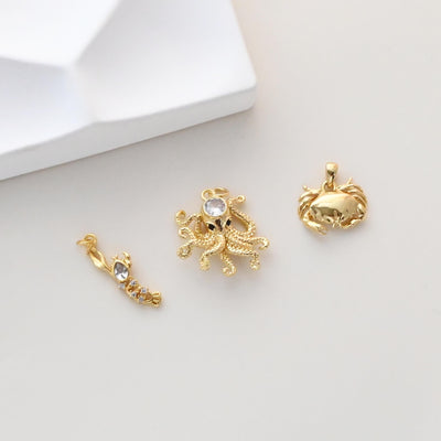 Colgante de cangrejo, colgante de pulpo, colgante de langosta, dije de vida marina en oro, latón chapado en oro de 18 quilates, pavé de circonitas, accesorios de joyería S1316