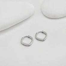 Load image into Gallery viewer, Geometric Rhombus Hoop, Minimalist Everyday Earrings, 15mm, 18K Gold Plated Leverback Earrings, Huggie Hoops Earring D0540